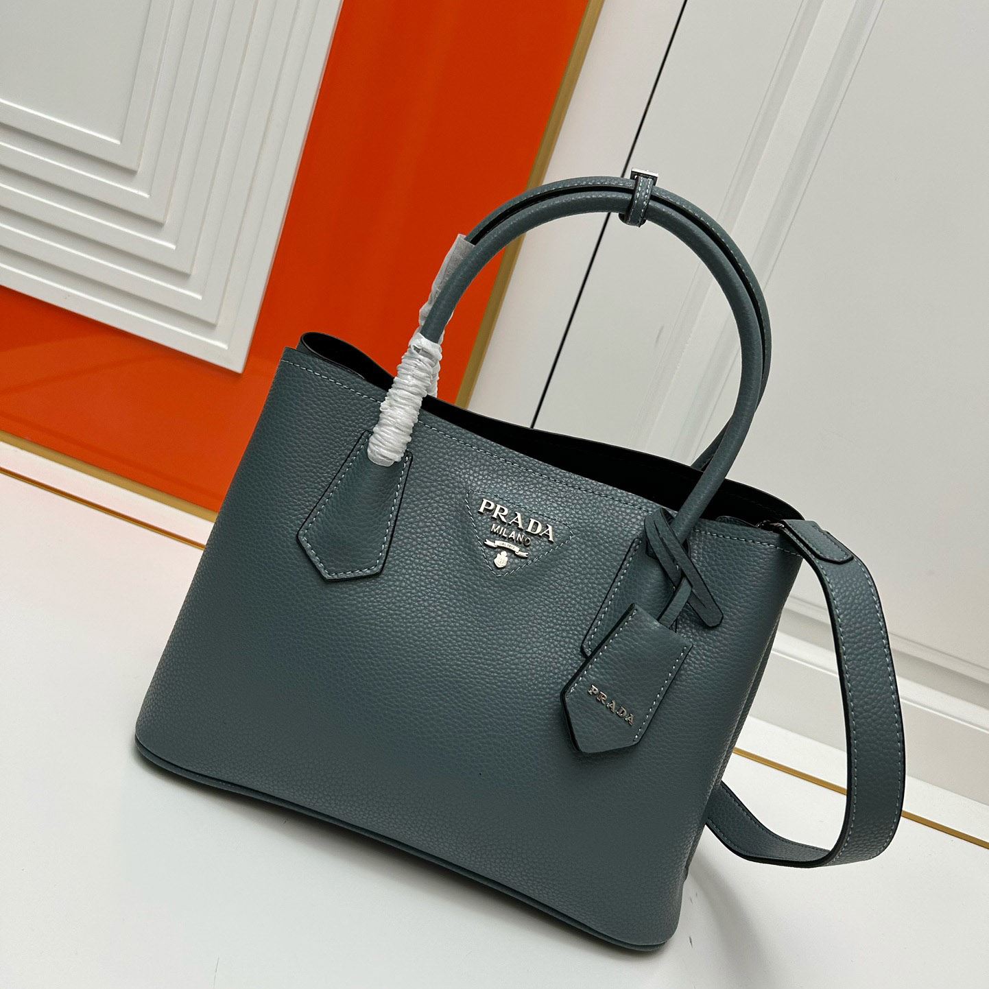 Pra*a shopping bags